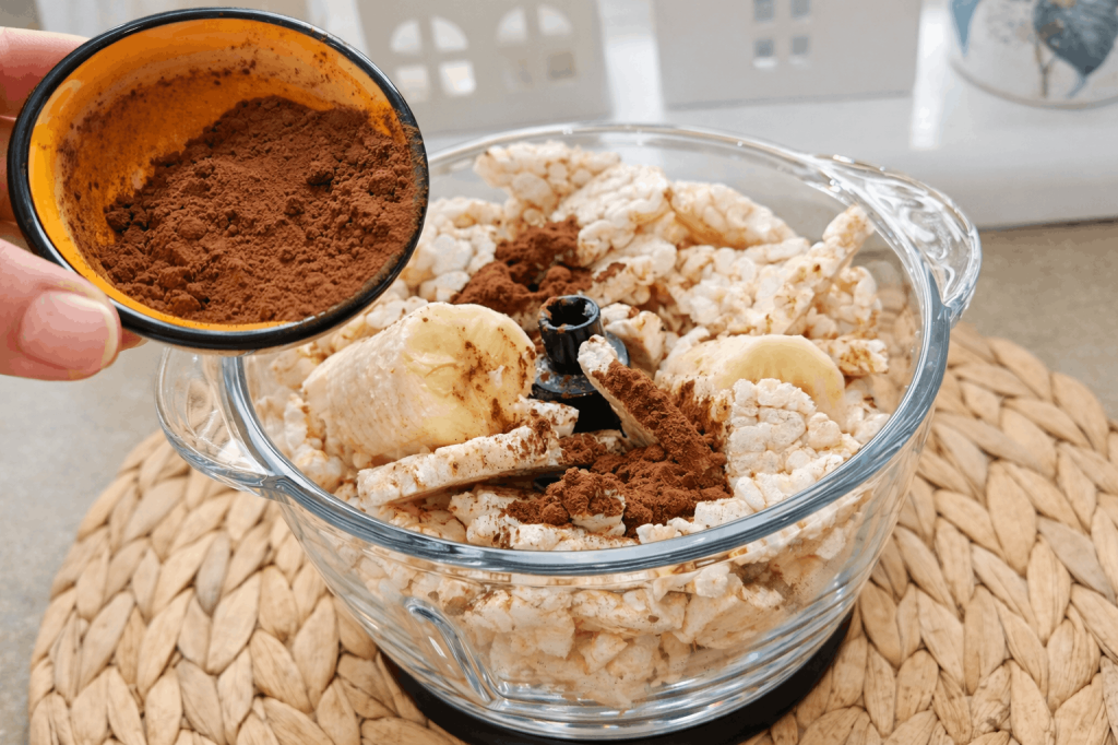 🍫 Шоколадов сладкиш с оризовки и банан (без печене)-Стъпка-8413